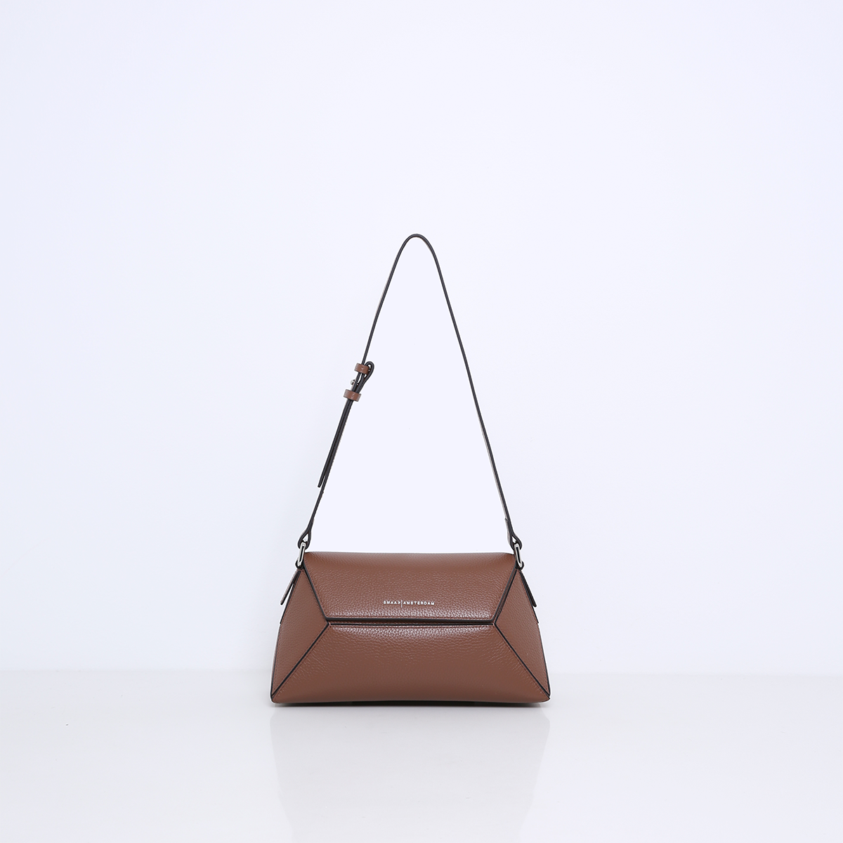 IZZY | CAMEL – Smaak Amsterdam IZZY | CAMEL – Smaak Amsterdam